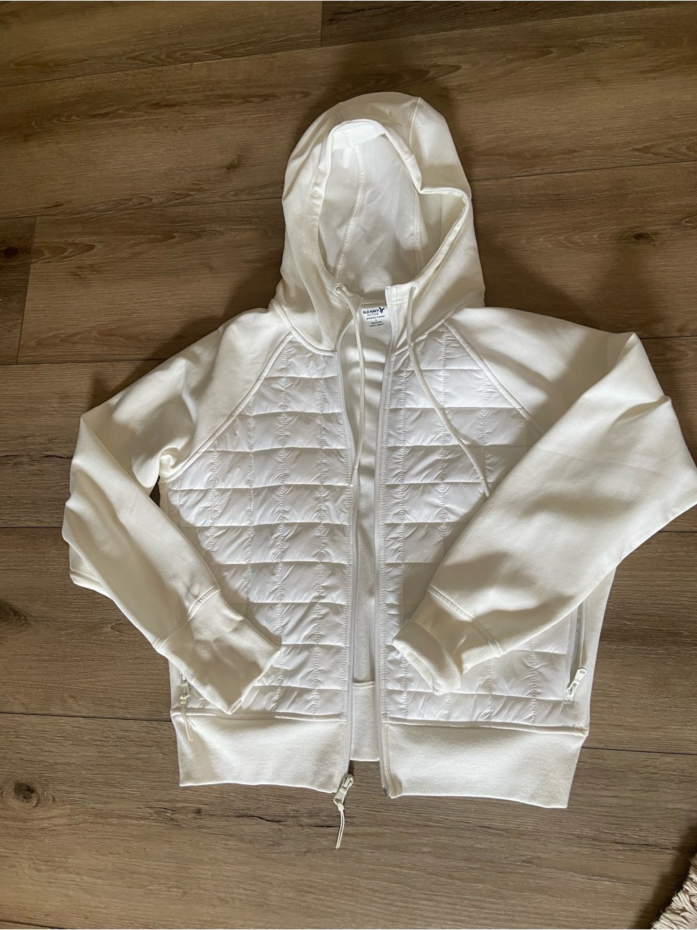 New with tags Old Navy White Quilted Hooded Puffer Jacket